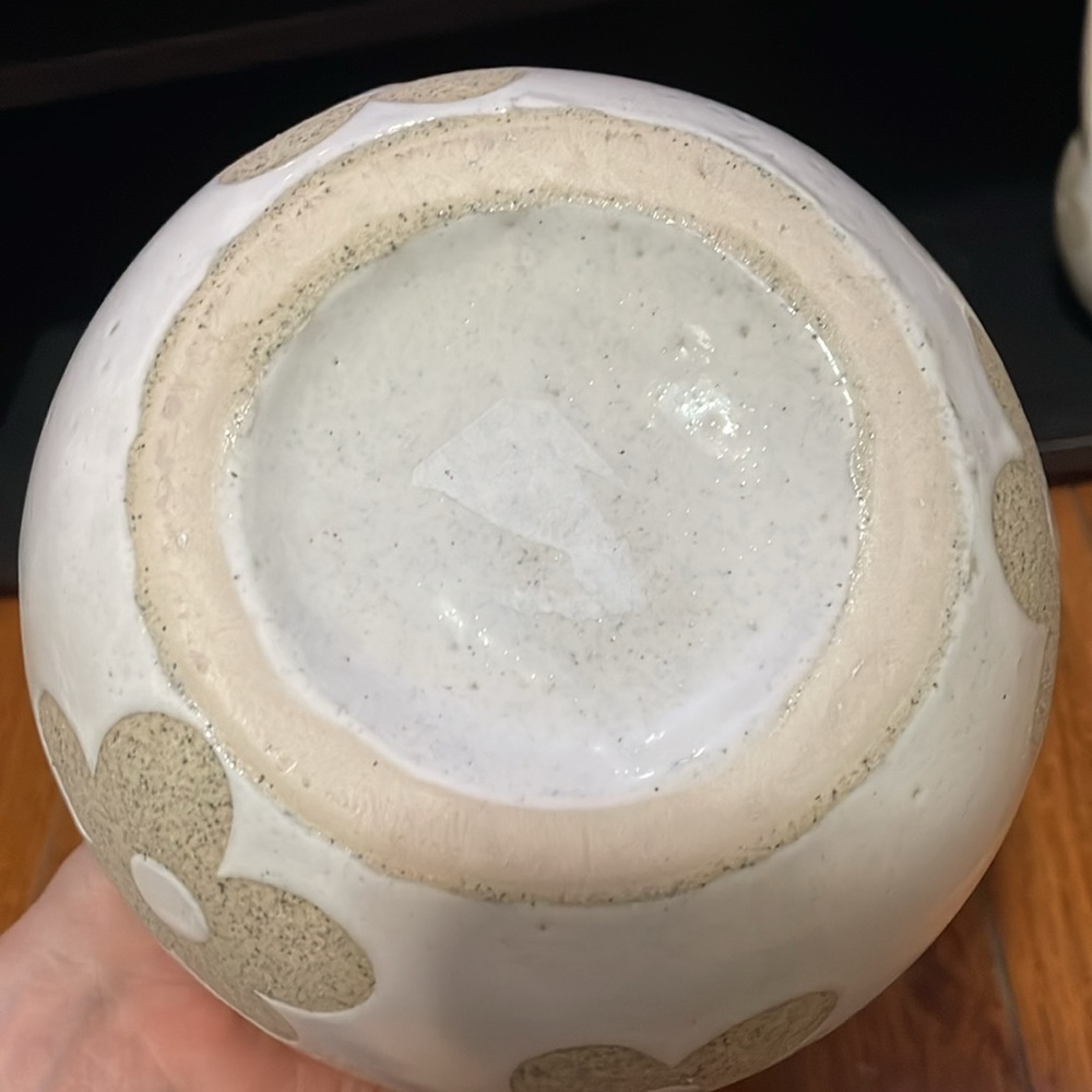 Sturdy adorable ceramic sand flower cream beige neutral off white round vase - Picture 8 of 11